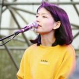 当然还是要开开心心的啦