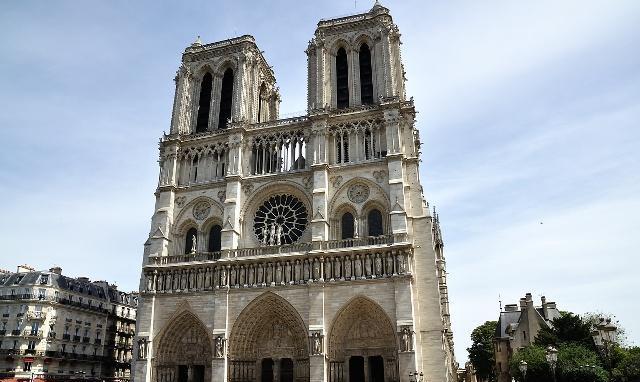 巴黎圣母院现在只供人们旅游观看,不得不说这