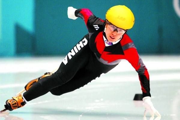 前中国女子短道速滑队运动——中国第一位冬奥会冠军杨扬
