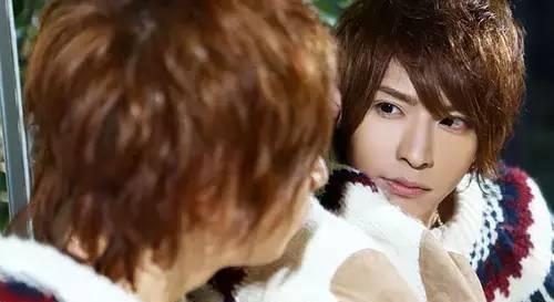 号称牛郎界的帝王,他是众多富婆的心头肉,一