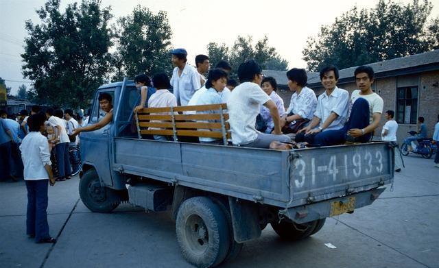 在中国人的出行方式上,直接体现了改革开放40年的成果.