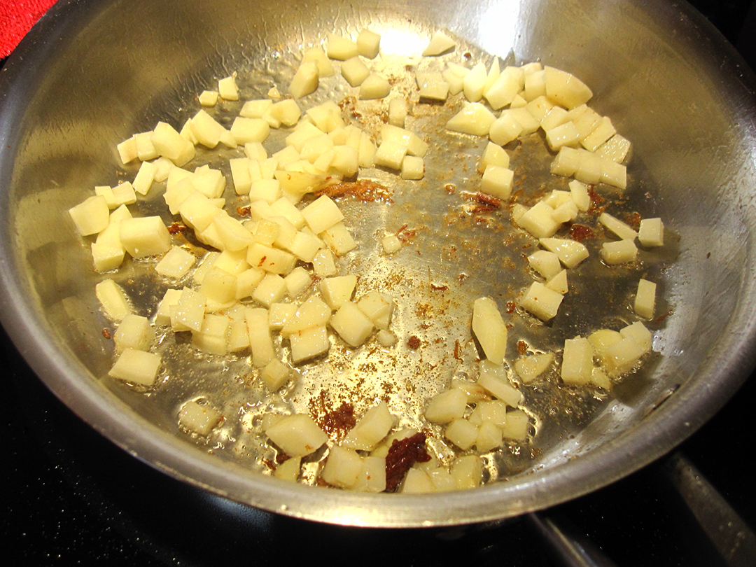 蘑菇六七朵   大蒜三瓣   冷冻青豆三大匙   面粉两匙   牛肉高汤两