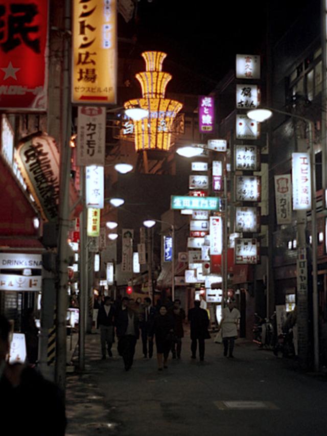 七十年代初日本街拍,千万美元神户夜景,东京银座购物丽人