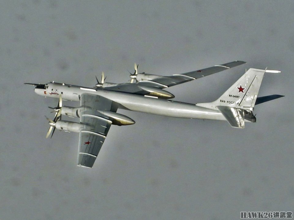 英国"台风"战斗机紧急起飞 拦截多架俄罗斯图-142反潜