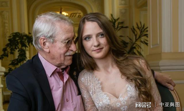 俄罗斯的女多男少和罗志祥那样的“多人运动”