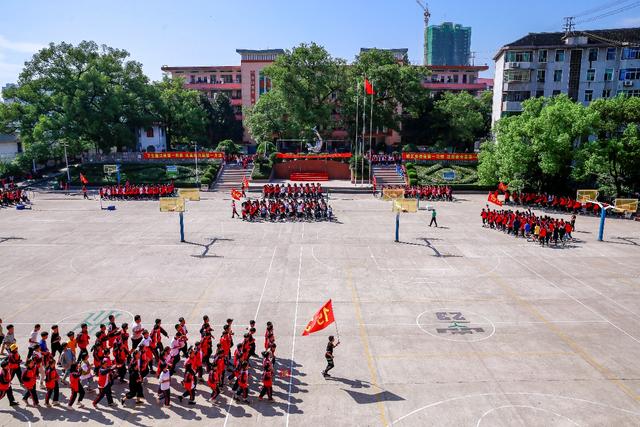 湖南新化:用教育之匙,开希望之门