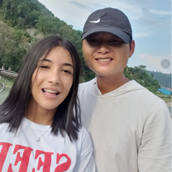 小刀的尼泊尔女友