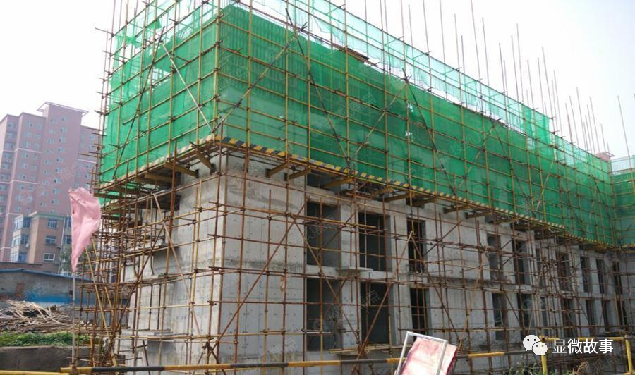 开发商破产跑路，我自己掏钱找人盖“烂尾楼”