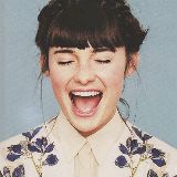 一只种草看电影的小精灵