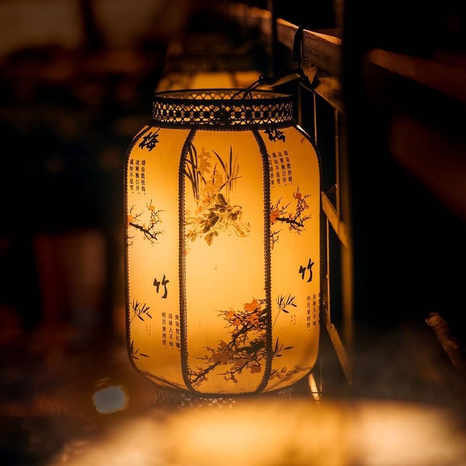 青灯孤影读历史