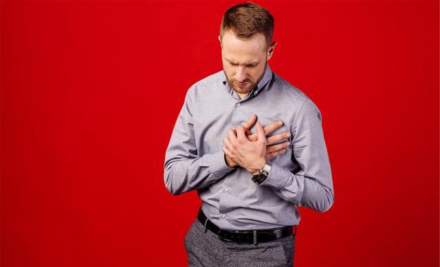 突然胸口疼是心绞痛可能与这3种病变有关不要大意了