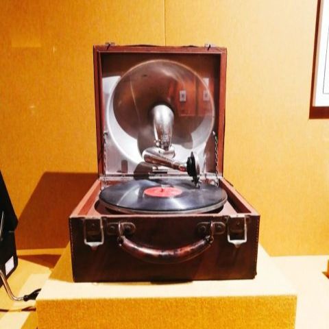 云间有个留音机