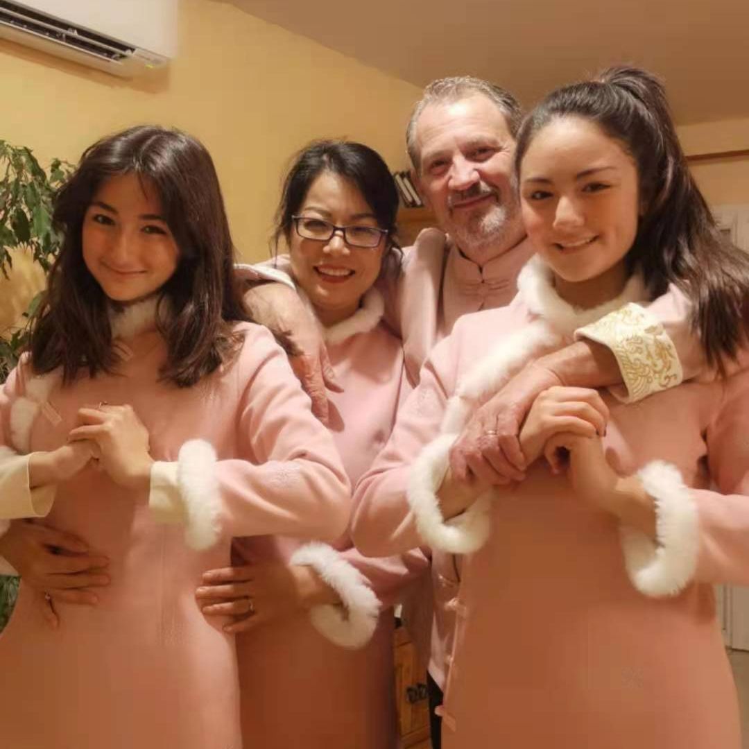 远嫁法国的四姐