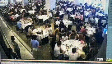 东莞两家人为抢餐位打架两男子先动手殴打一名女子用水壶砸对方的头