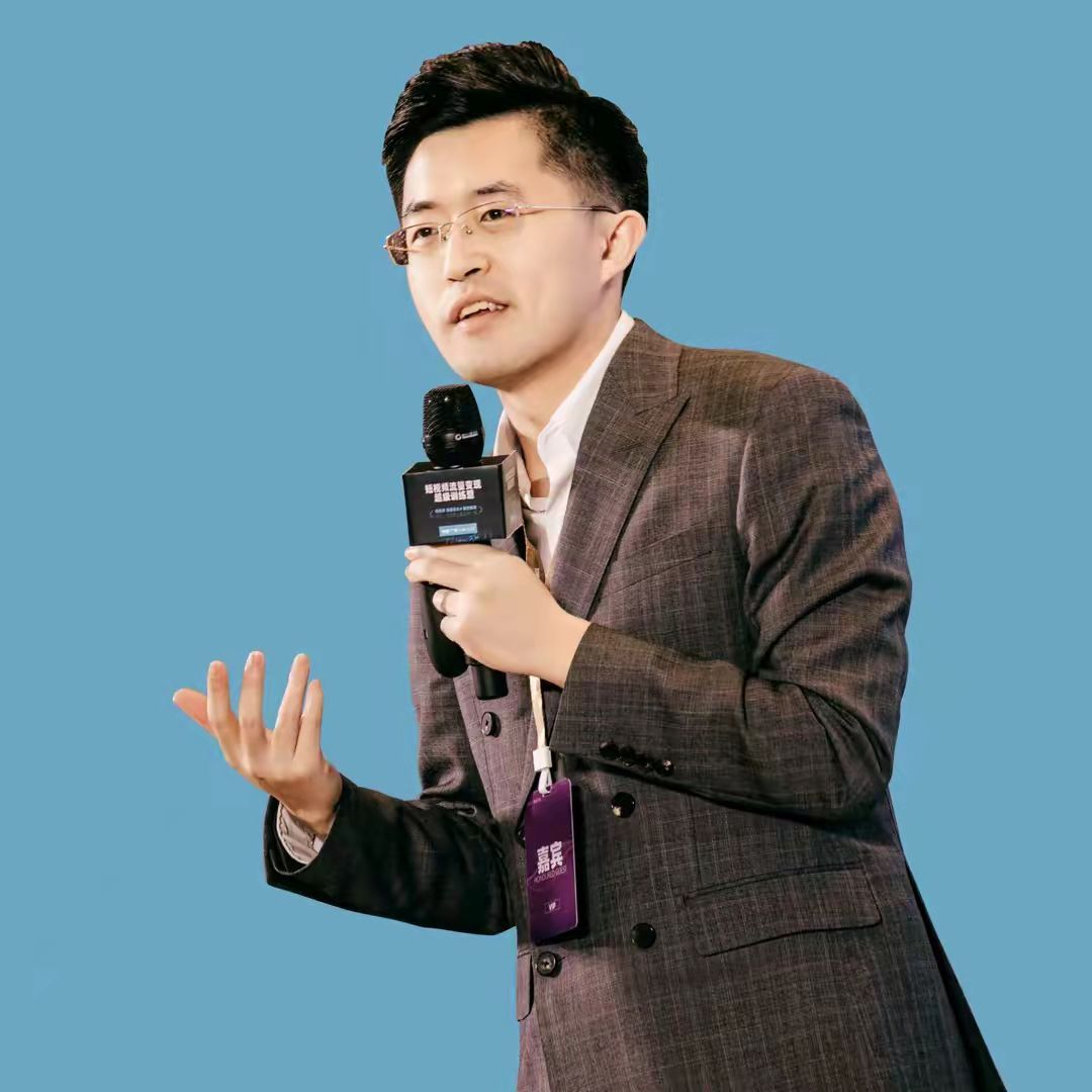卢战卡知识官
