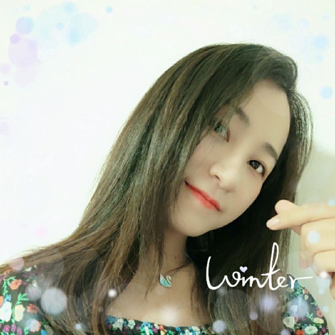 爱搞机的小女孩