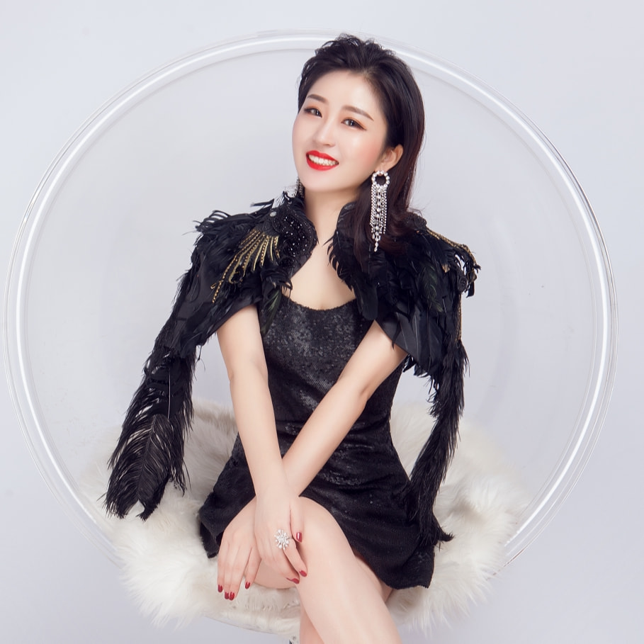 纹眉艾小西
