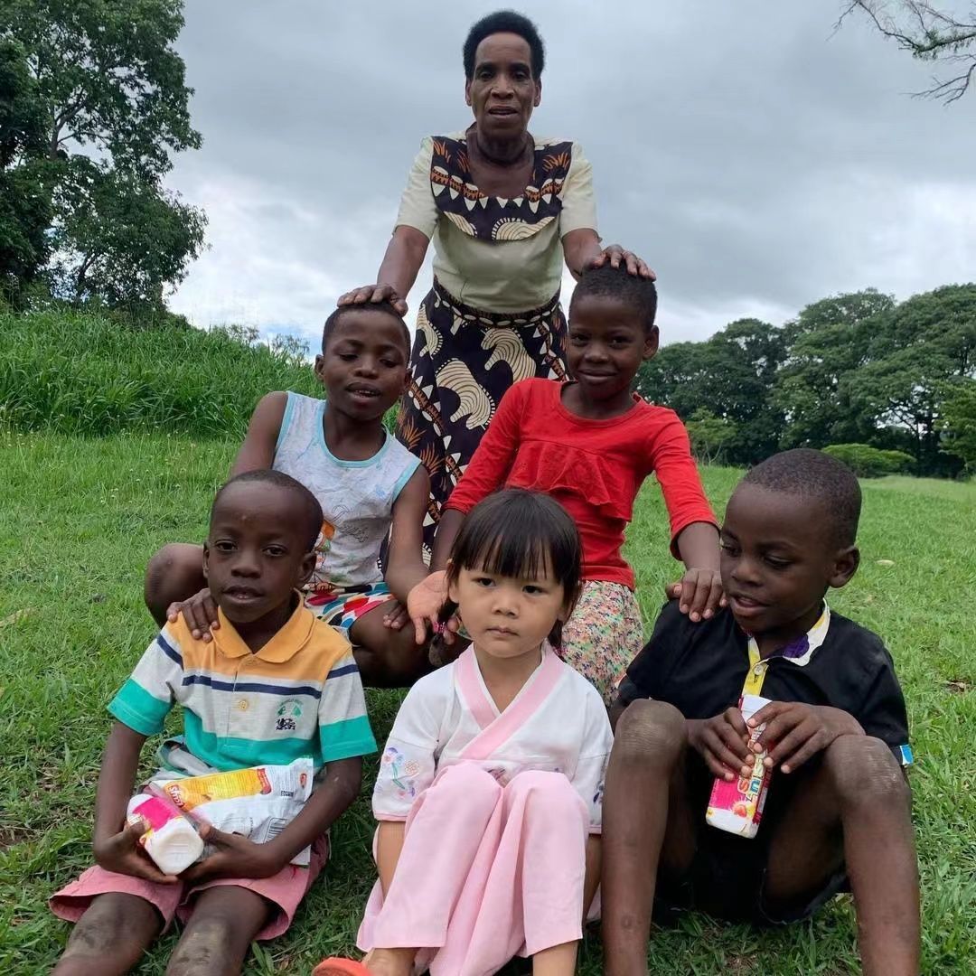 嘉莹妈妈在非洲