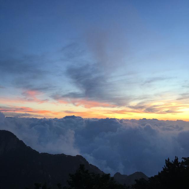 一道神奇的光泰山日出竟然出现了这种场景