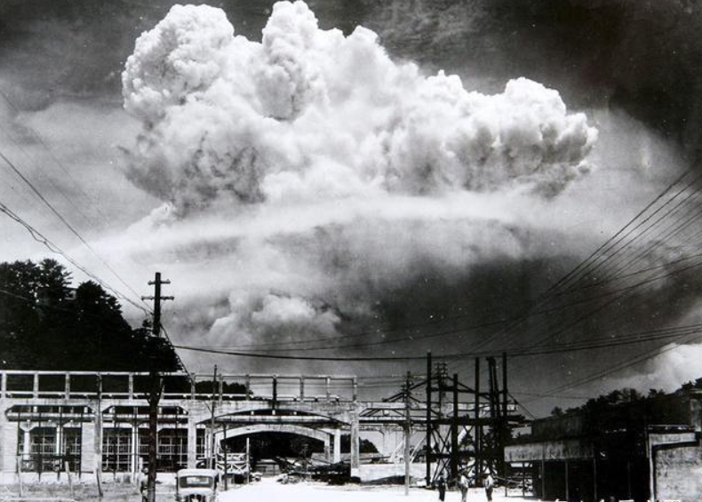 日本原子弹爆炸图图片