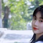 王泽文专注眼妆