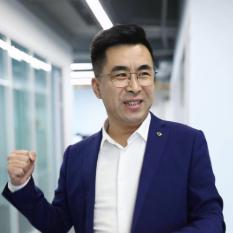 有个同事是叫老张