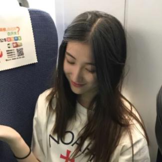 安吉拉飞奔全世界