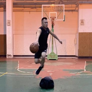 颜志航篮球运球招式创作