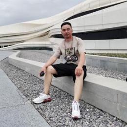 挖机小何vlog本人