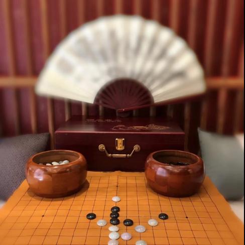 蔻赛爷爷爱下棋