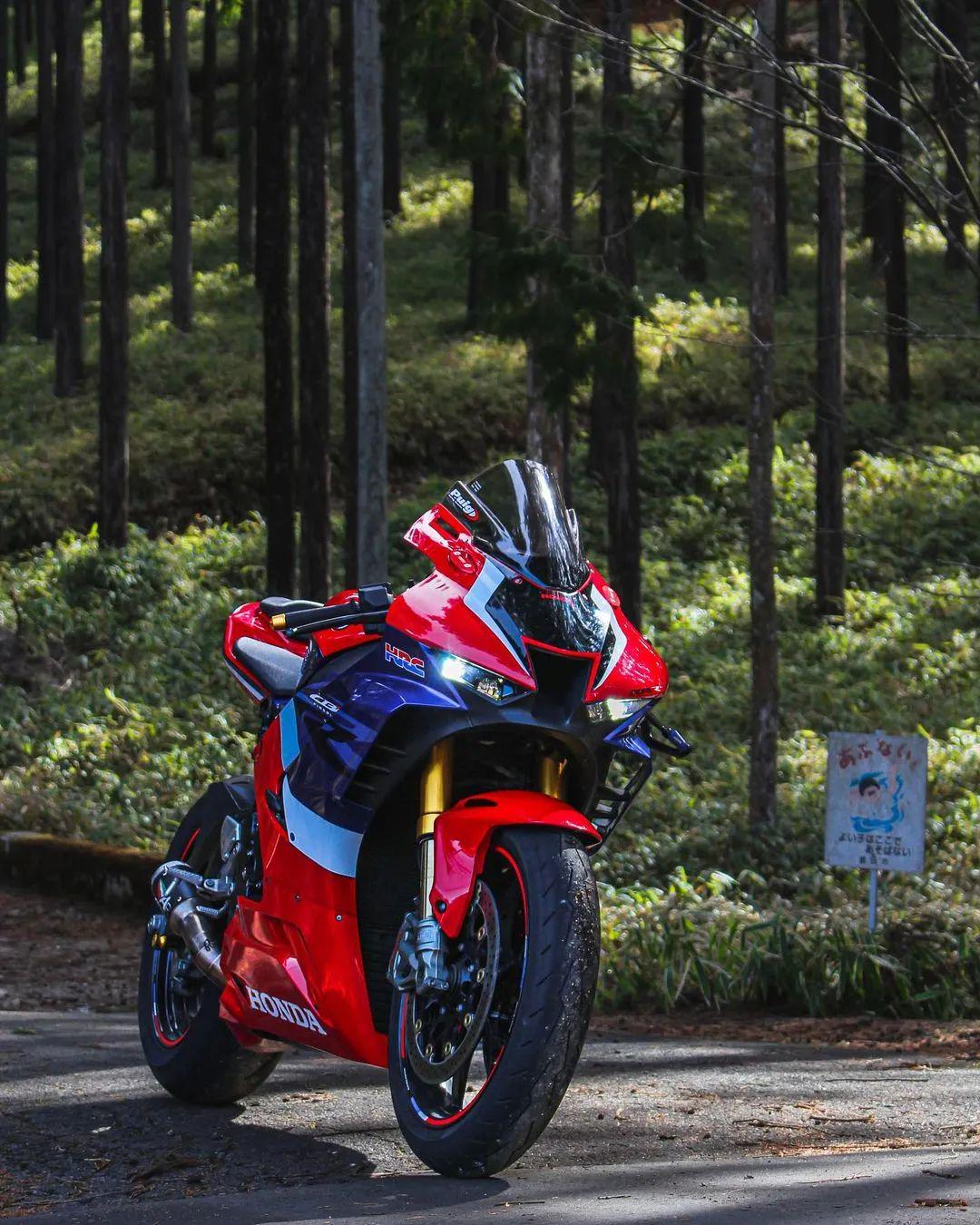 cbr1000rr-r图片