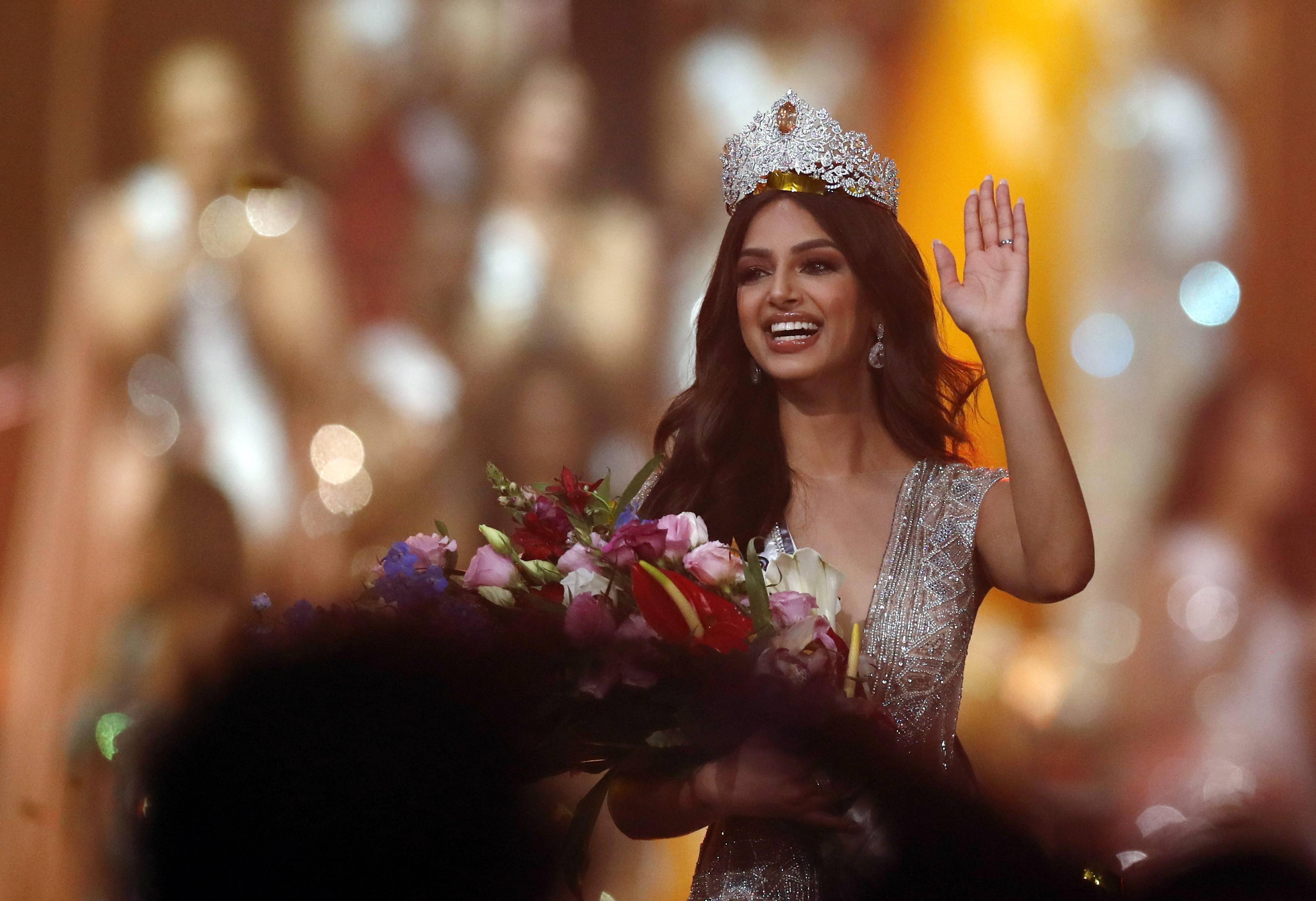 无独有偶,2014年的美国小姐冠军,是位叫做妮娜·达瓦鲁丽的印度裔美国