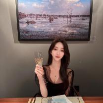 专注艺术的Luna