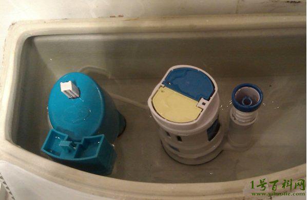 马桶水箱一直注水漏水怎么办，最常见的4种原因以及解决办法