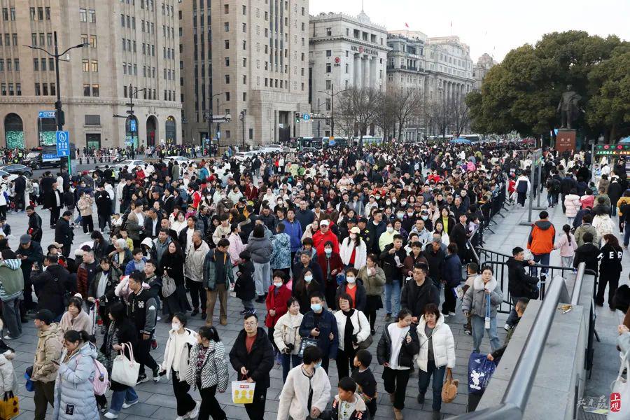 人流密集!上海警方采取措施:外滩多个通道只进不出!这几天哪里人最多?