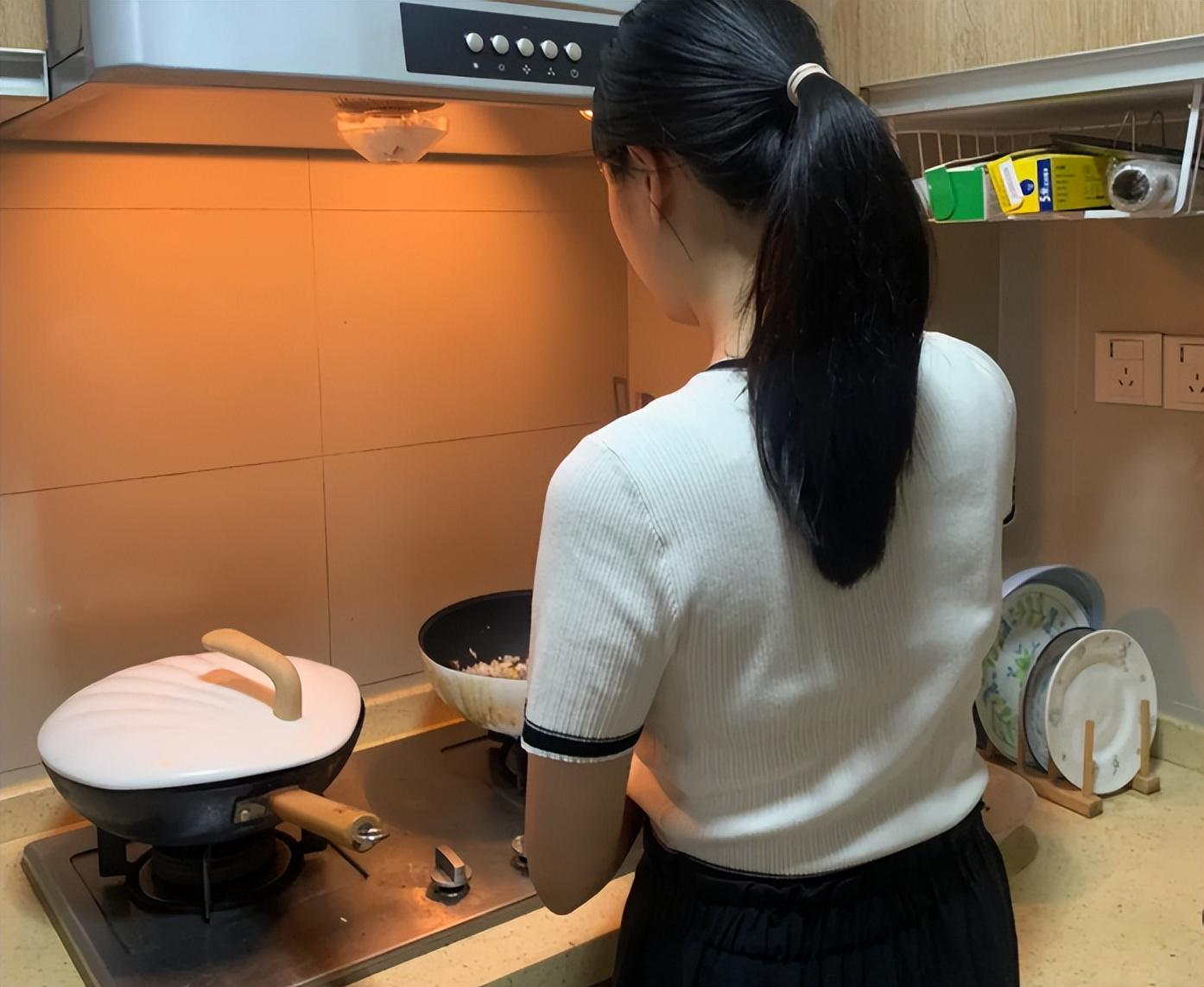 上海男子因妻子做饭太糊弄