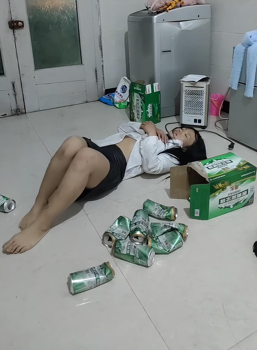 美女失恋喝醉酒图片