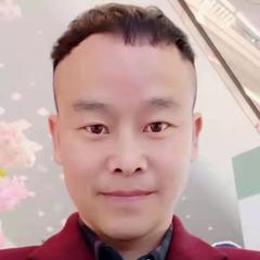 爱运动体育的小伙