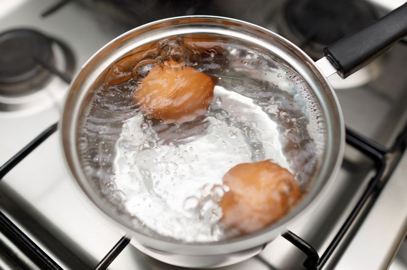 鸡蛋是冷水下锅还是热水下锅?