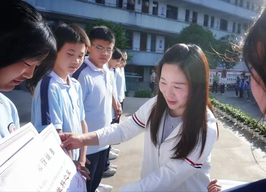 天津和平区建华中学图片