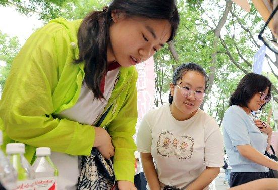 西安临潼科技大学女娃图片