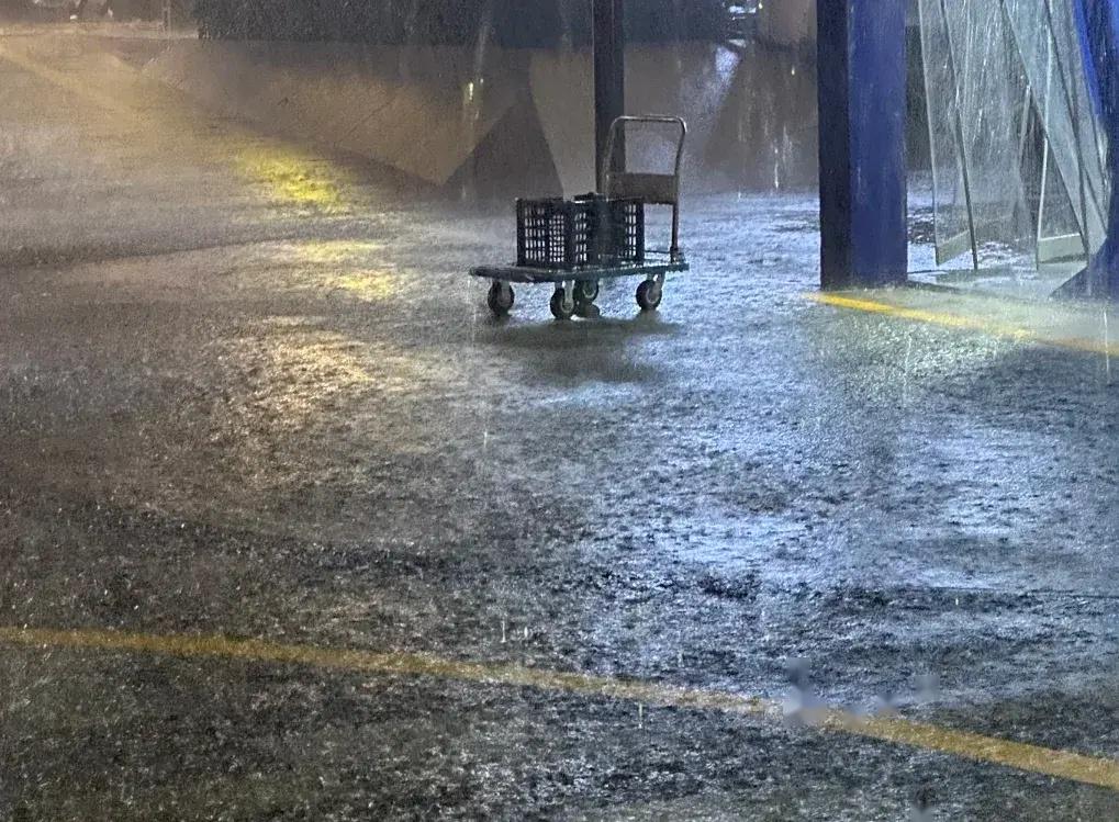 7月17号,特大暴雨已确认,新一轮暴雨滚滚来袭,60年一遇大雨?