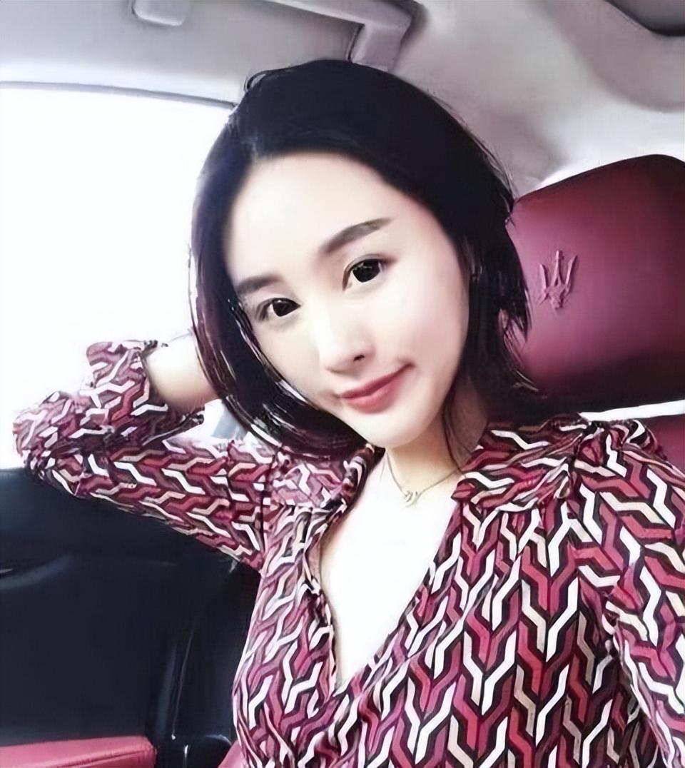 侯勇的妻子图片