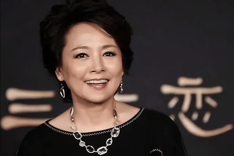 演员张瑜：离婚后单身30年，再见前夫仍感到心动，66岁没有子女-风君娱乐新闻