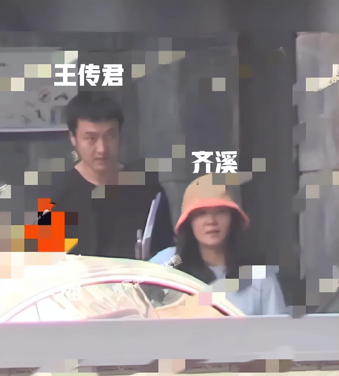 王传君带女儿公园里摘柿子，遭工作人员阻止后，交罚款也要摘柿子-风君娱乐新闻