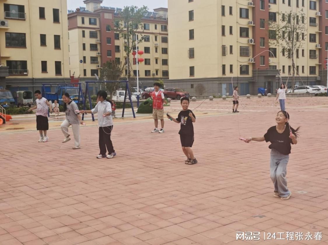 图为小朋友们正在跳绳比赛。吴威廷 供图