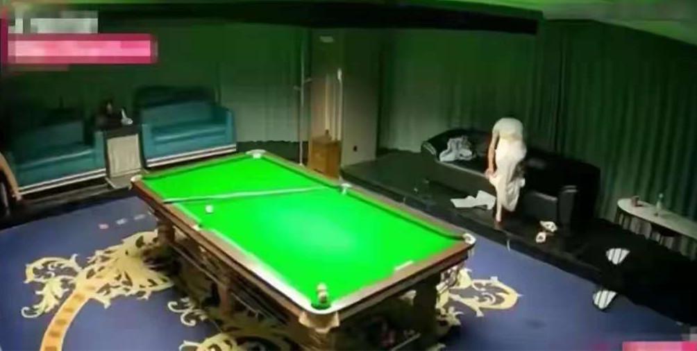 女助教事后穿衣服