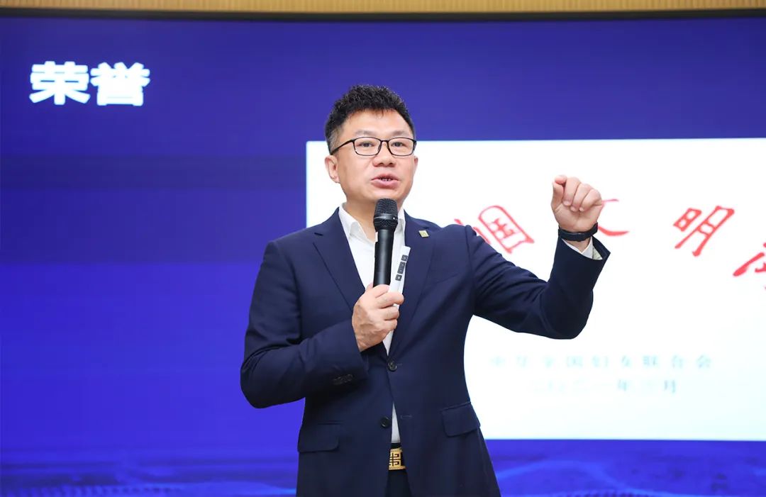 ▲绿之韵集团市场管理中心业务总监刘磊作课程分享