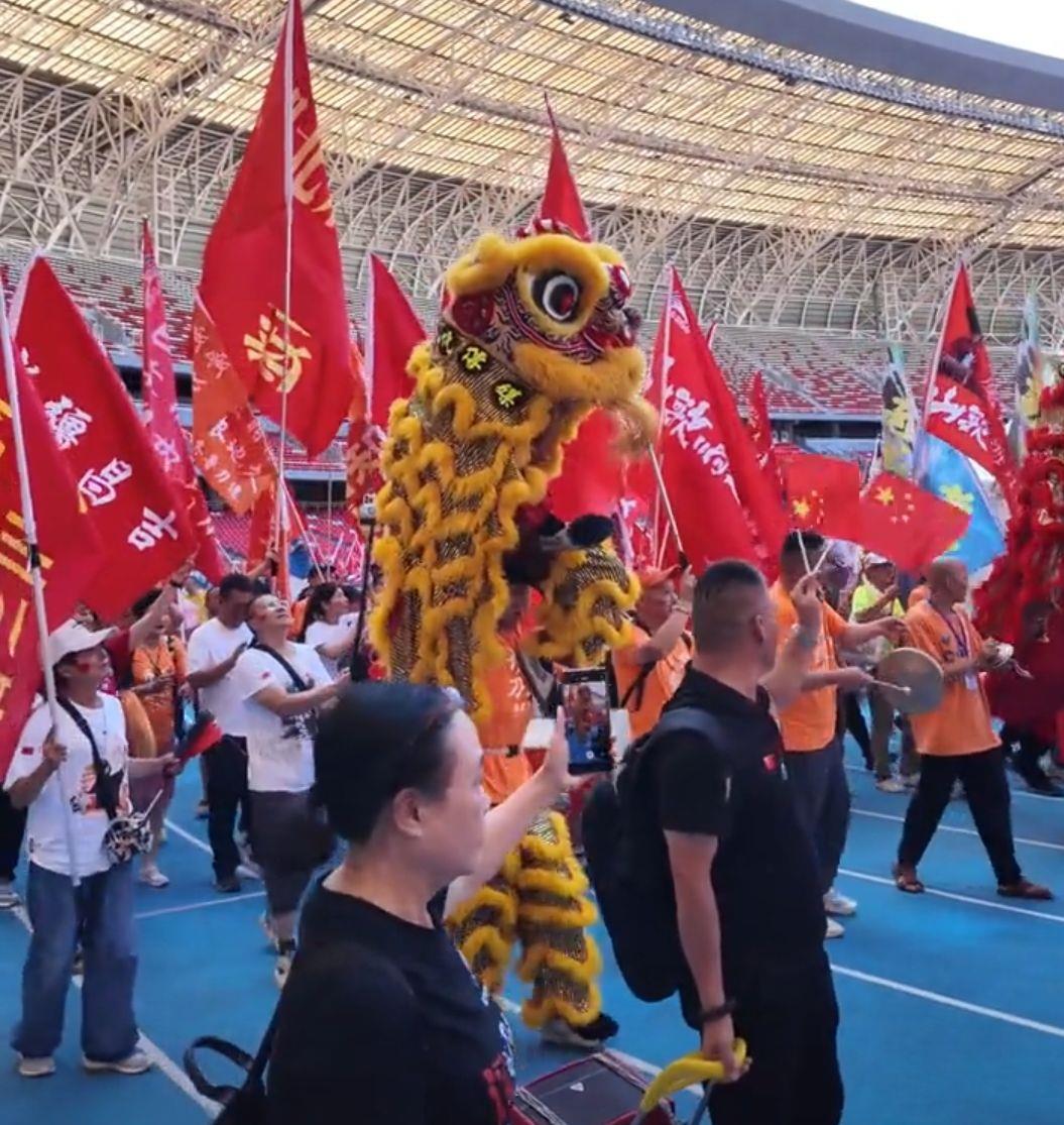 来自全国各地的刀迷应援刀郎演唱会（来源网络）