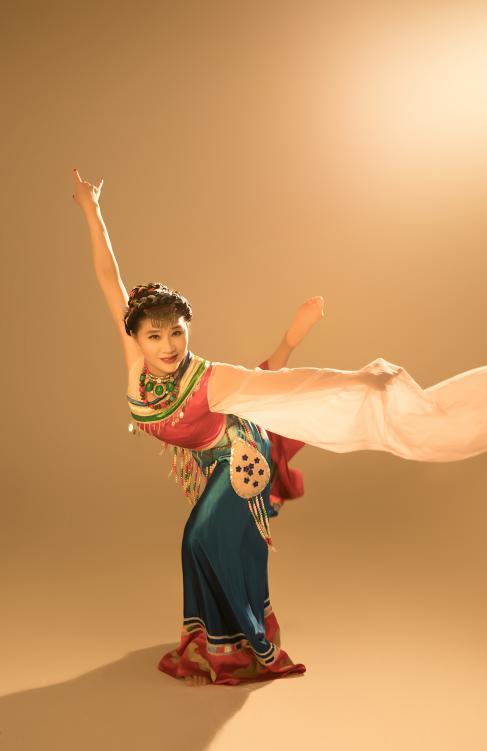 （中国歌舞编导夏冰）